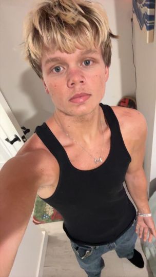 This is me just getting out of bed y’all sorry for a rough image, but I’ll get better pictures later