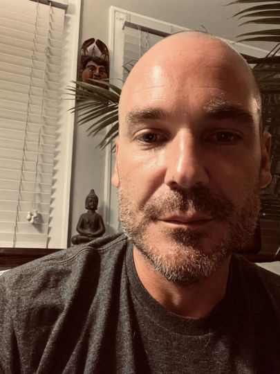 Artist 45 living in the gaslamp looking for casual comfortable company.