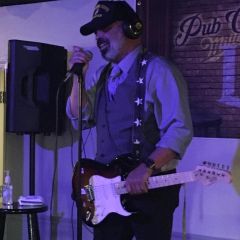 Hollywood Jack (your next Date 🌹??? 😊) performing Stand-Up Comedy.